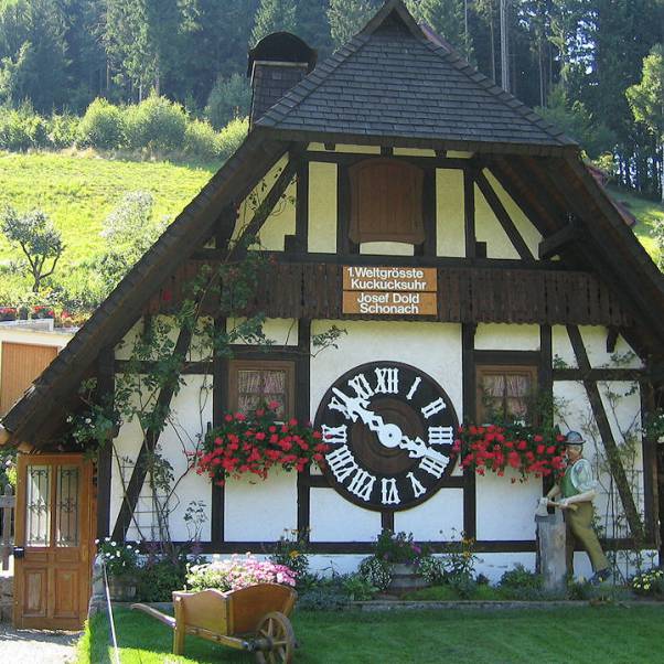 Foto der weltgrößten Kuckucksuhr